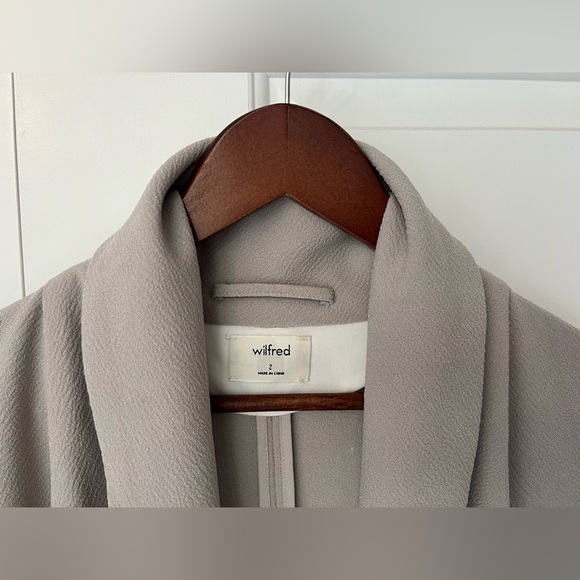 Aritzia Chevalier Blazer (light grey) - Picture 6 of 6